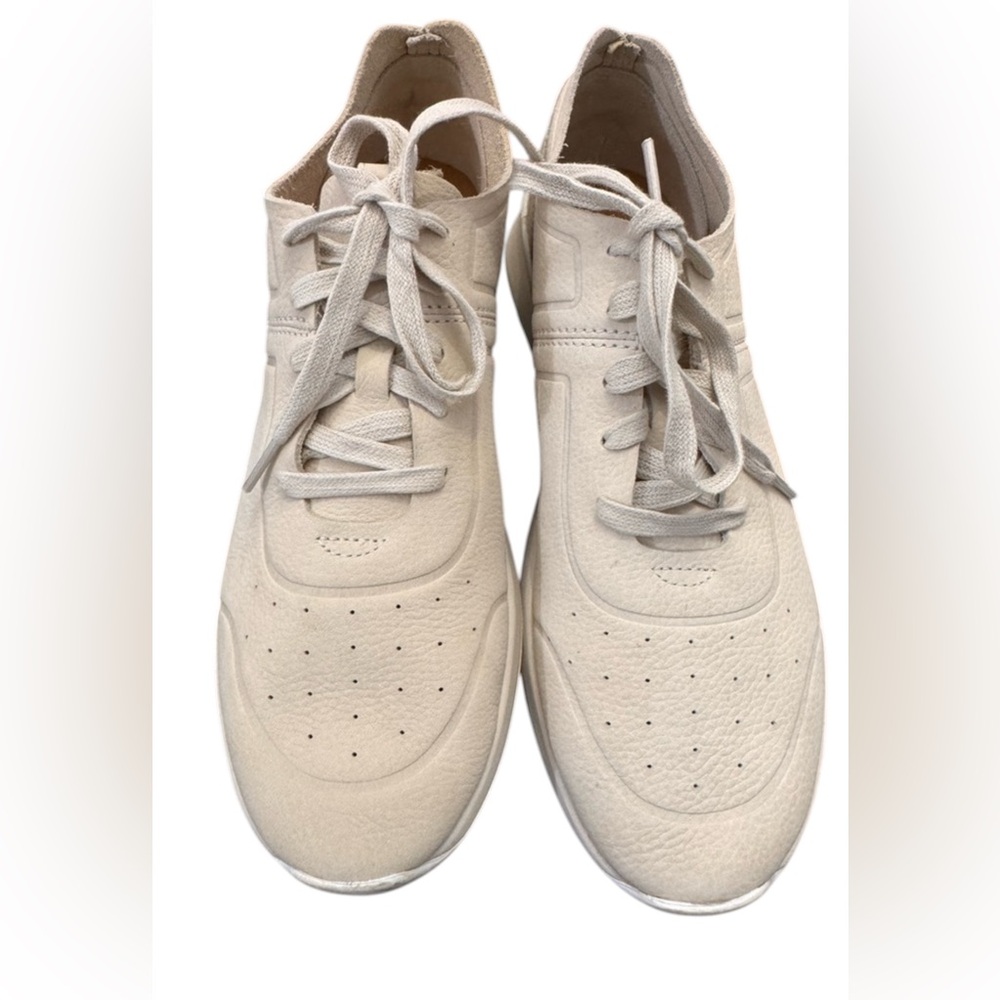 UGG Adaleen Leather Low-Top Sneakers. Size 9.5 Casual & Stylish Everyday Shoes
